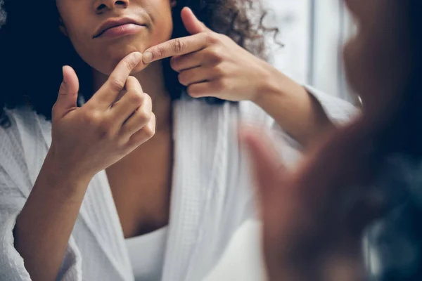 Female doing a cosmetic procedure at home — Stock Photo, Image