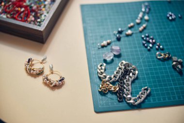 Bir el işi için profesyonel bijouterie materyali