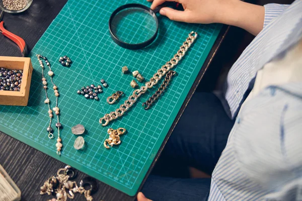 El yapımı moda ürünler yaratmak için profesyonel malzeme