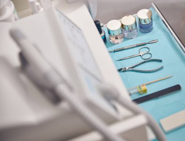 Çivi bakımı için araçlar ve dijital makine