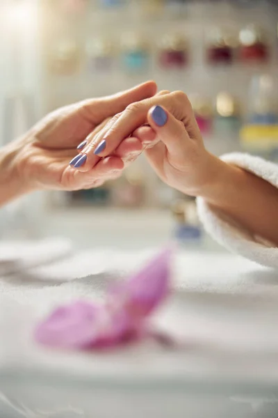 Nail artist and client connecting hands after procedure — Stock Photo, Image