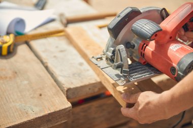 İnşaat alanında çalışan nitelikli katılımcı