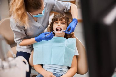 Diş hekimlerinin kullandığı barajlar prosedürleri güvende tutar