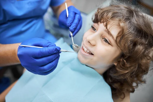 Cute hazel-eyed kid visiting a dentist lab — Stock Photo, Image