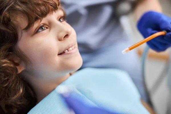 Cheerful child during a dental check-up looking positive — Stock Photo, Image