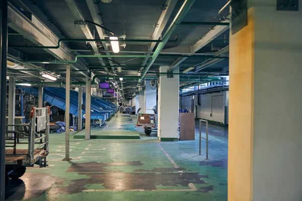 Photo of warehouse-looking area for baggage handling — Stock Photo, Image