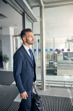 Uzun uluslararası yolculuktan sonra kendimi iyi hissediyorum.