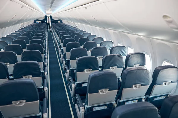 Interiér sedadel letadel ve třídě palubní ekonomiky — Stock fotografie