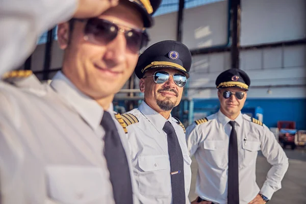 Adult Caucasian men in white shirt looking into the distance near the airplane — Stock Photo, Image