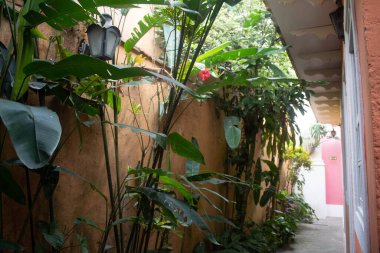 Renkli evin eski cephesi, korunmuş köy.