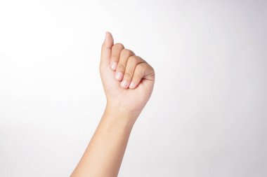 Beyaz arka planda kapalı bir yumruk sunulur