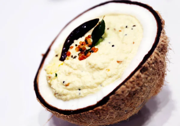 Taze Baharatlı Hindistan cevizli Chutney.