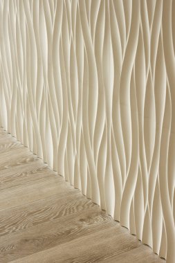 İç kısmının 3 boyutlu kabartma panelleri ve kaplamaları var..