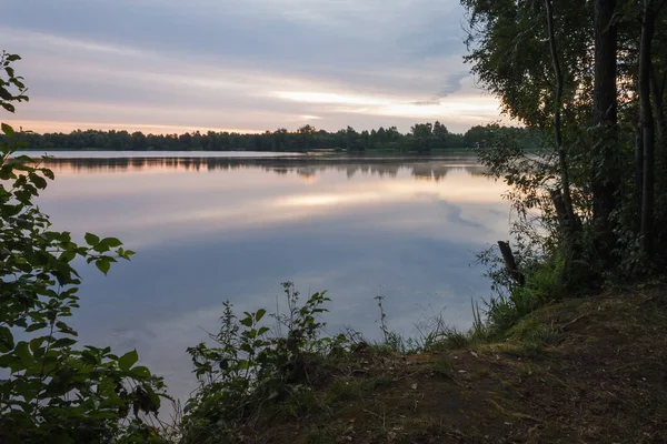 Soluppgång Över Skogssjön Reflektion Himlen Sjön Sommar — Stockfoto