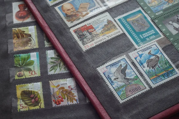 Stillleben Mit Briefmarken Einem Album Ukrainische Briefmarken — Stockfoto