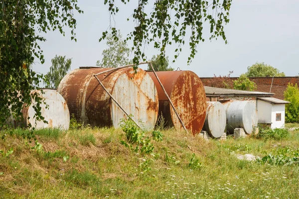 Old Rusty Fuel Tanks Yard Clear Sunny Summer Day — Stock Photo, Image