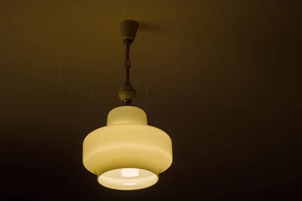 Luz Lustre Retro Vidro Branco Suspenso Correntes Para Teto Noite — Fotografia de Stock