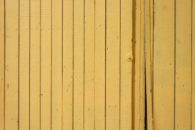 Tahta duvarlar sarıya boyanmış. Doku.