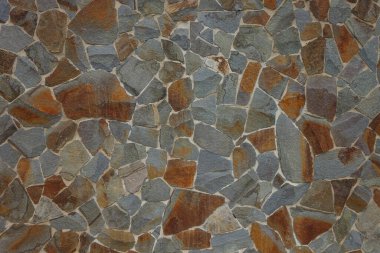 Doku duvarı taştan yapılmıştır.. 