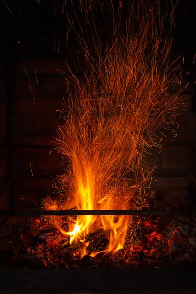 Fuego Chispas Chimenea Larga Exposición Textura Del Fuego Contexto — Foto de Stock