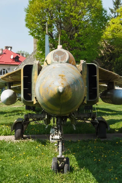 Velho Avião Combate Soviético Estacionamento Equipamento Militar Abandonado — Fotografia de Stock