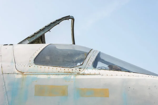 Fuselaje Cabina Viejo Avión Combate Fondo Del Cielo Fragmento Detalle — Foto de Stock