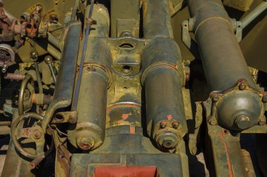 Eski Sovyet topçu silahının ayrıntıları ve mekanizmaları.