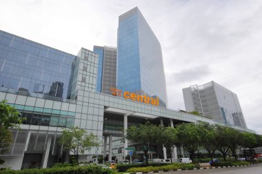 Singapur - 15 Kasım 2018: Clarke Quay Merkezi Alışveriş Merkezi Singapur. Clarke Quay merkezi Clark Quay Mrt İstasyonu 2007 yılında açılan modern bir alışveriş merkezidir.