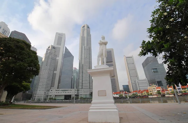 Raffles Statue Singapore Stadsgezicht — Stockfoto