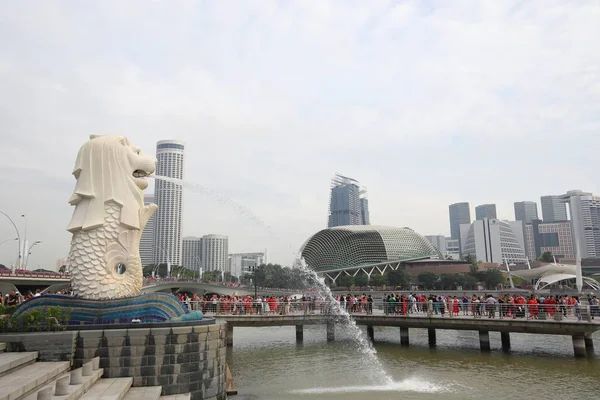 Singapore November 2018 Niet Geïdentificeerde Mensen Bezoek Merlion Singapore — Stockfoto