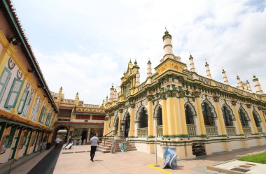 Singapur - 16 Kasım 2018: Kimliği belirsiz kişi ziyaret Abdul Gafoor Camii Singapur