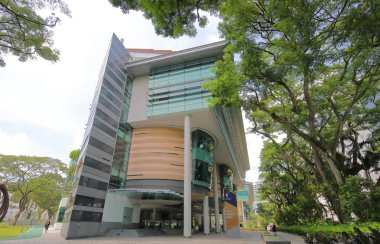 Singapur - 16 Kasım 2018: Kimliği belirsiz kişi ziyaret Singapur Singapur Yönetimi Üniversitesi
