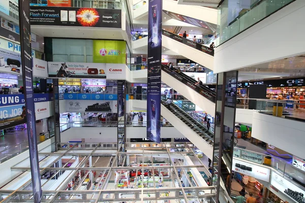 Singapur Listopada 2018 Niezidentyfikowanych Osób Wizyta Sim Lim Square Shopping — Zdjęcie stockowe