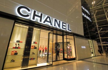Singapur - 16 Kasım 2018: Marina Bay Sands alışveriş Singapur Chanel mağaza.