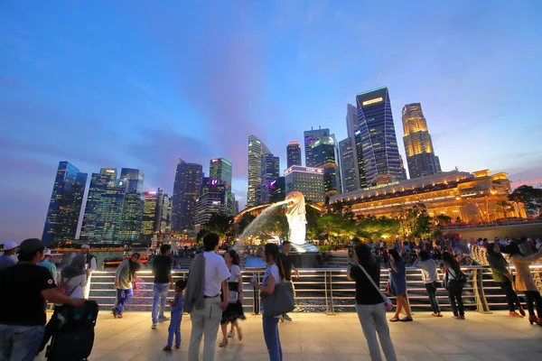 Σιγκαπούρη Νοεμβρίου 2018 Αγνώστων Ατόμων Επίσκεψη Merlion Της Σιγκαπούρης — Φωτογραφία Αρχείου