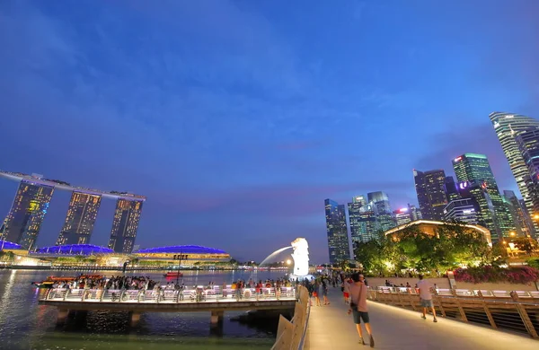 Singapore November 2018 Unidentified People Visit Merlion Singapore — Stock Photo, Image