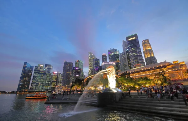 싱가포르 2018 사람들이 싱가포르 라이언 — 스톡 사진
