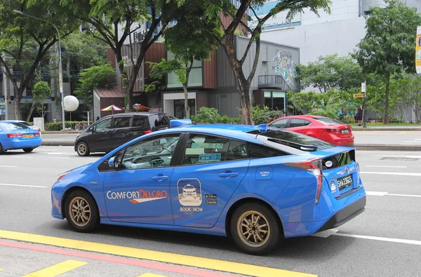 Singapore November 2018 Taxi Rijdt Door Het Centrum Van Singapore — Stockfoto