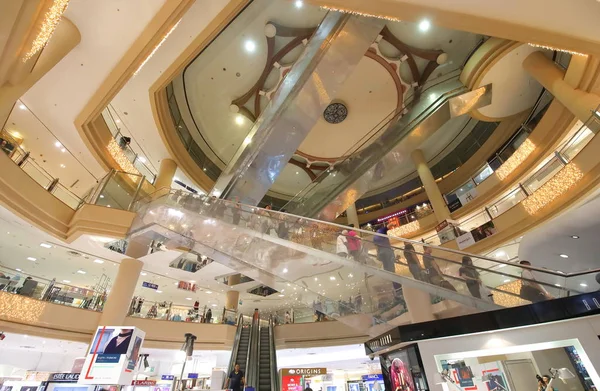 新加坡 2018年11月17日 身份不明的人参观新加坡乌节路的 Shaw House 购物中心 — 图库照片