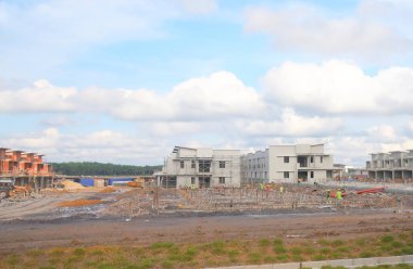 Johor Bahru Malezya - 19 Kasım 2018: Tanımlanamayan insanlar iş Johor Bahru Malezya ev inşaat sahasında.