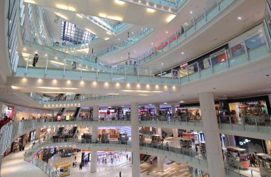 Kuala Lumpur Malezya - 20 Kasım 2018: Kimliği belirsiz kişiler Kuala Lumpur Malezya 'daki Kl Sentral alışveriş merkezini ziyaret etti