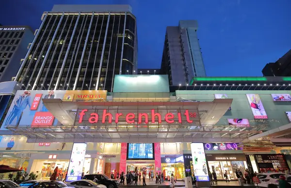 Kuala Lumpur Malaysia November 2018 Unidentified People Visit Fahrenheit Shopping — Stock Photo, Image