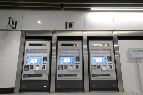 クアラルンプール マレーシアの セントラル駅でクアラルンプール マレーシア 2018 地下鉄の地下鉄の切符自販機 — ストック写真