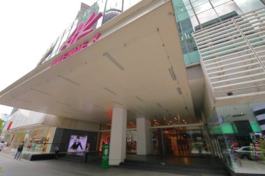 Kuala Lumpur Malezya - 21 Kasım 2018: Kimliği belirsiz kişi ziyaret Avenue K Alışveriş Merkezi Kuala Lumpur Malezya