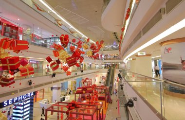 Kuala Lumpur Malezya - 21 Kasım 2018: Kimliği belirsiz kişi ziyaret Avenue K Alışveriş Merkezi Kuala Lumpur Malezya