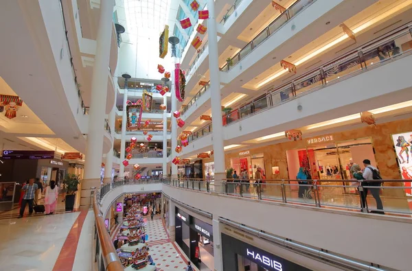 Kuala Lumpur Malasia Noviembre 2018 Personas Identificadas Visitan Centro Comercial — Foto de Stock