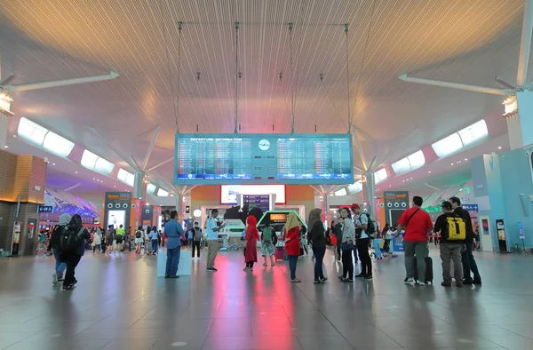 Kuala Lumpur Malasia Noviembre 2018 Personas Identificadas Viajan Aeropuerto Klia —  Fotos de Stock
