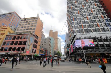 Melbourne Avustralya - 28 Kasım 2018: Kimliği belirsiz kişi ziyaret Elizabeth street Melbourne Avustralya