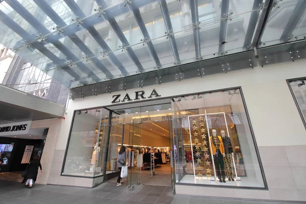 Melbourne Australia Noviembre 2018 Personas Identificadas Visitan Tienda Moda Zara — Foto de Stock