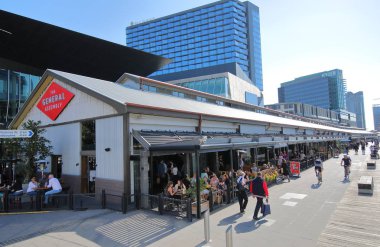 Melbourne Avustralya - 30 Kasım 2018: Kimliği belirsiz kişi ziyaret edin Güney Wharf Melbourne Avustralya